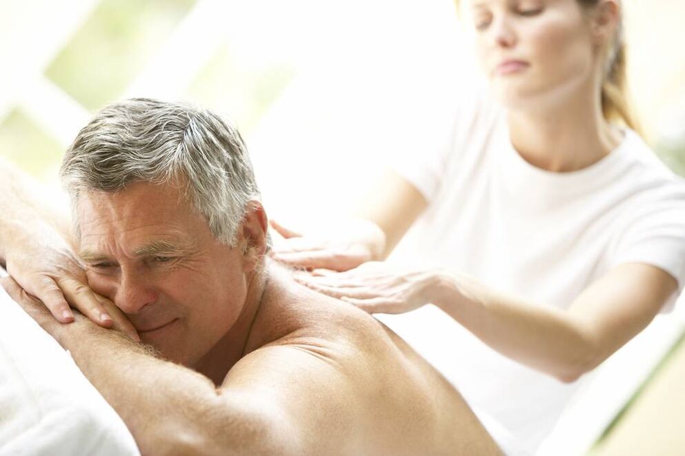 Unha masaxe nas costas mellora o benestar e aumenta a potencia do home